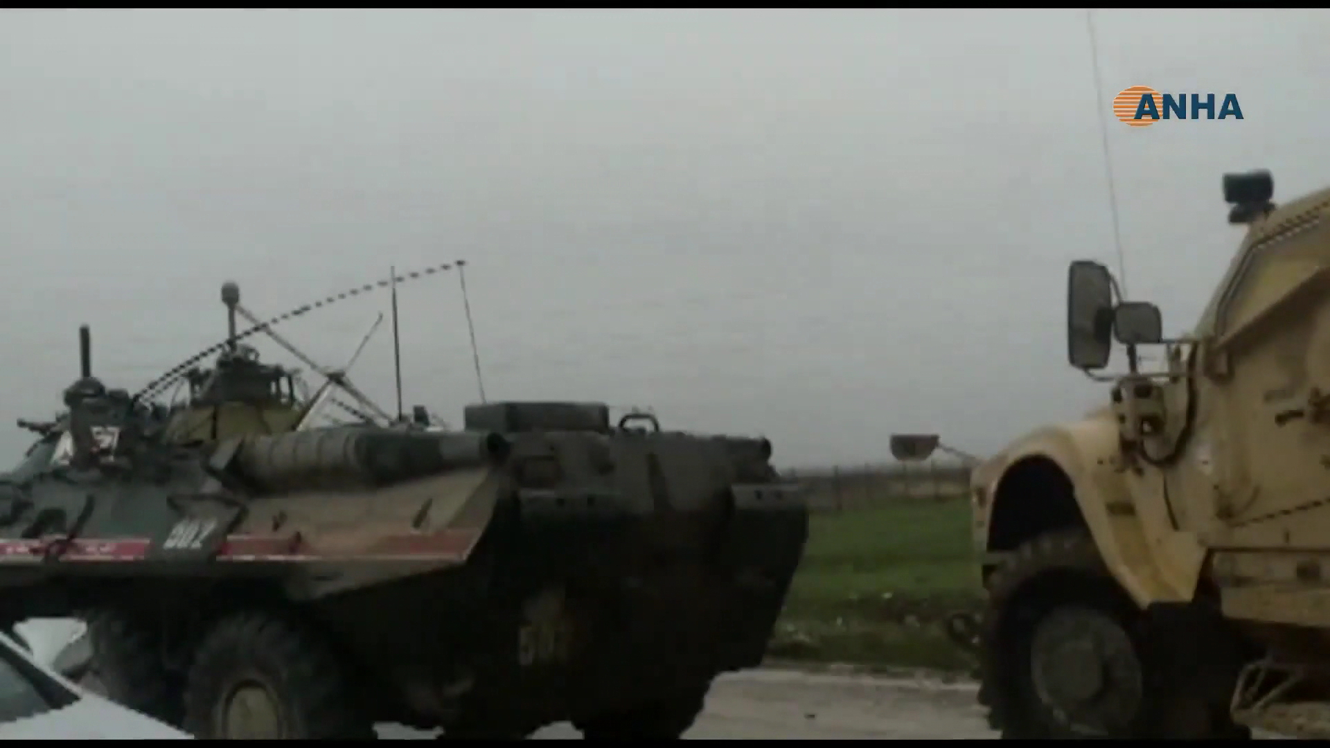 Li Rojava ya Kurdistanê hêzên Emerîka û polîsên serbazîyên Rûsiyê rê li hevdû  girtin